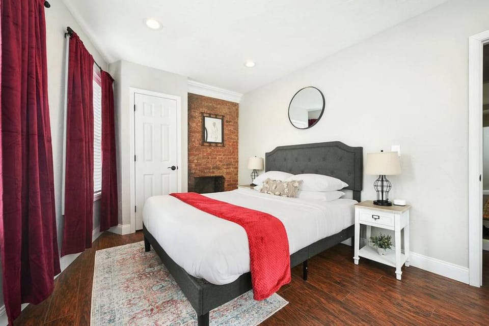 HostWise Stays - The Carnegie - Sauna, 1 Block from Butler St, Family Friendly House in Pittsburgh