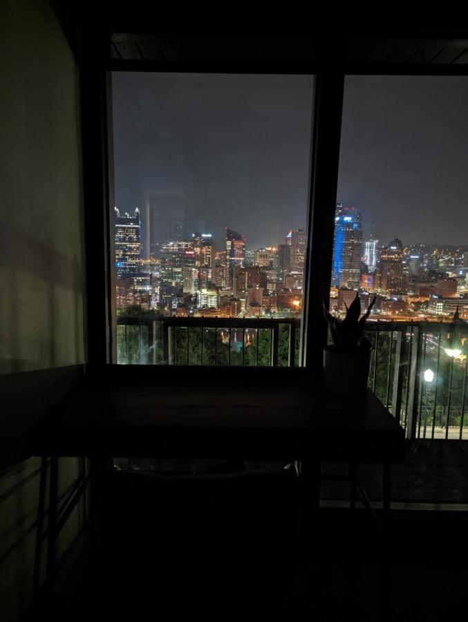HostWise Stays - Grandview Penthouse - Sweeping City Views, High End Living Apartment in Pittsburgh