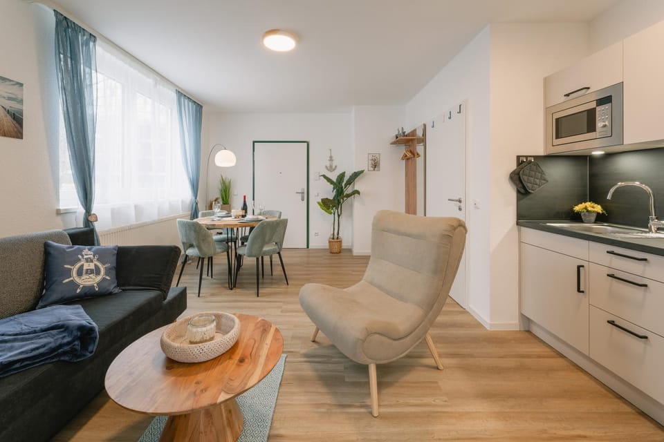 Kitchen or kitchenette, Living room, Seating area, Dining area, minibar, pet friendly