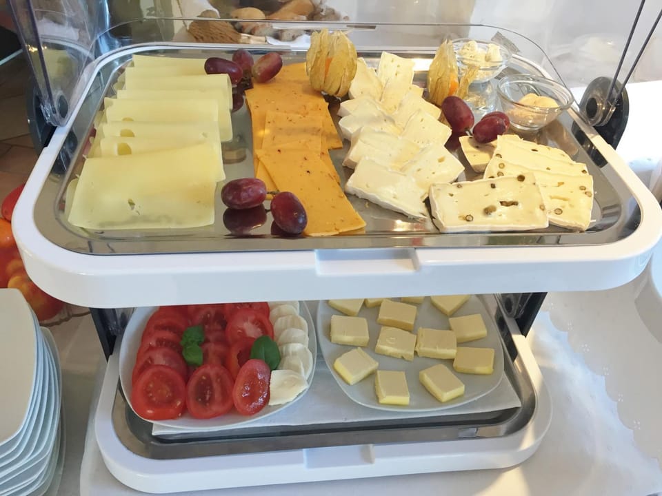 Continental breakfast, Buffet breakfast