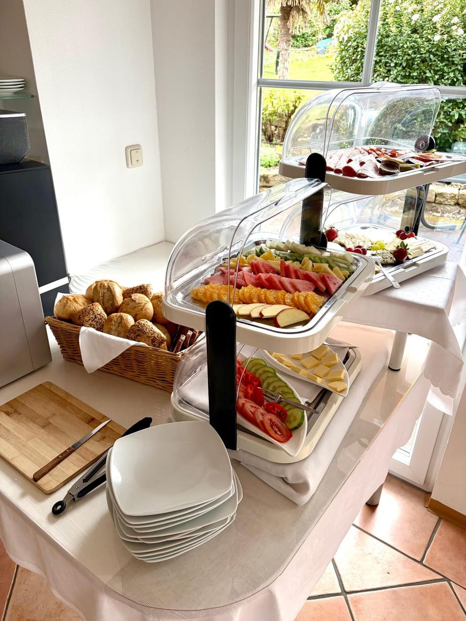 Continental breakfast, Buffet breakfast