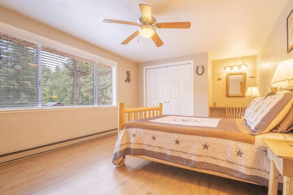 The Spruce Loft Apartment at Blue Spruce RV Park & Cabins Cabin in La Plata County