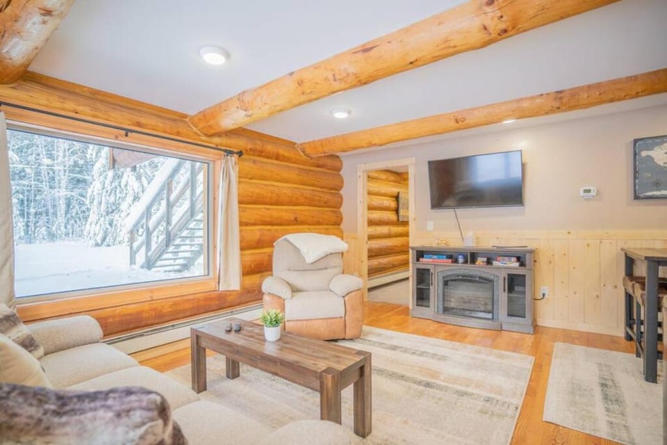 TV and multimedia, Living room, Seating area, flat iron