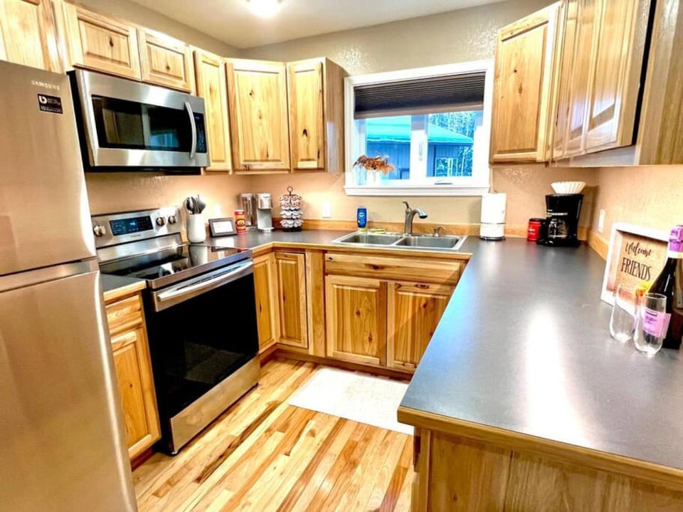 Coffee/tea facilities, Kitchen or kitchenette, minibar, pet friendly, stove