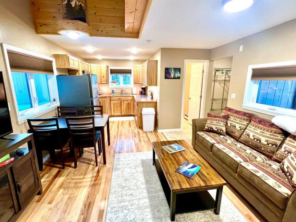 TV and multimedia, Kitchen or kitchenette, Living room, Photo of the whole room, Seating area, Dining area, hair dresser