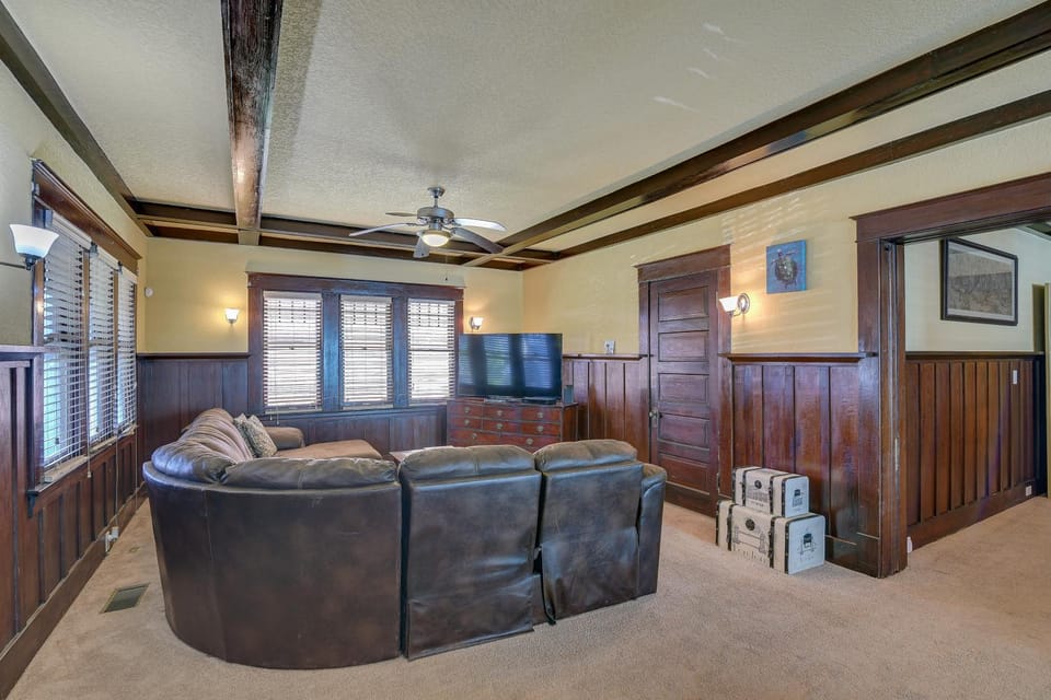 < 1 Mi to Beach: Group Getaway in Galveston! House in Galveston Island