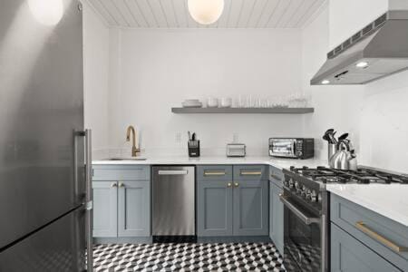 Kitchen or kitchenette, dishwasher, minibar, pet friendly, stove, toaster
