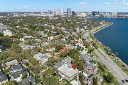 Bird's eye view, Location