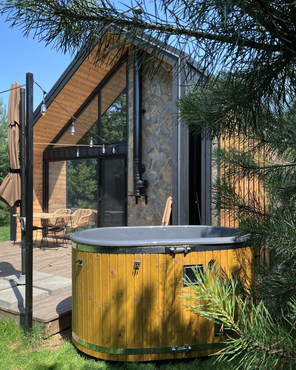 Property building, Hot Tub