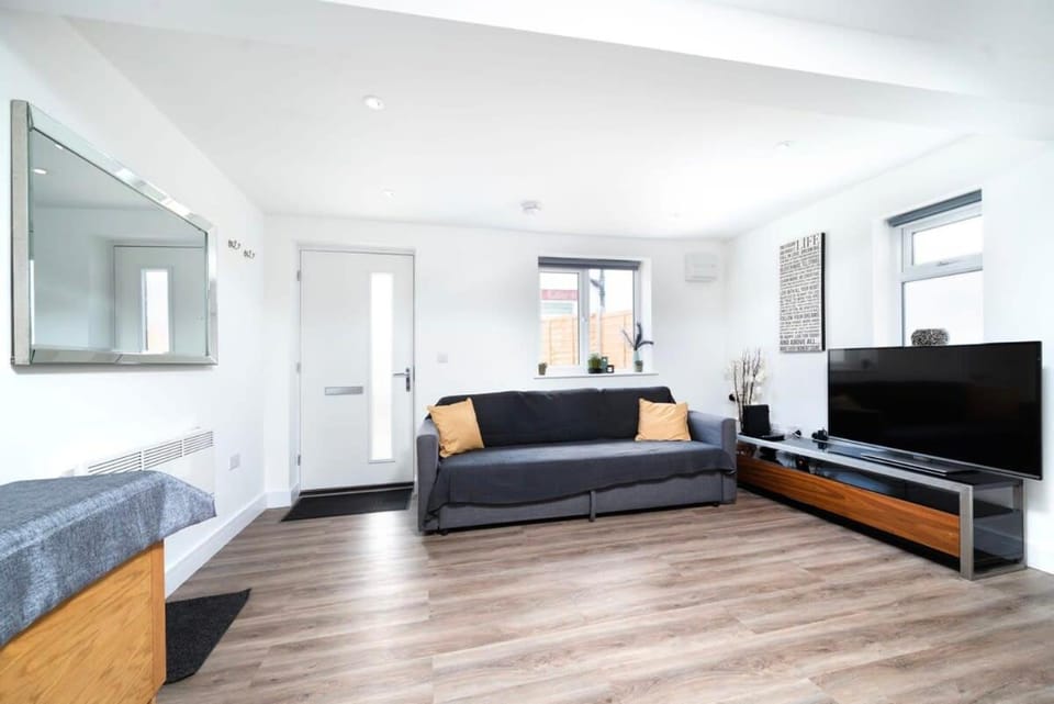 Cozy single level flat with parking Apartment in Enfield