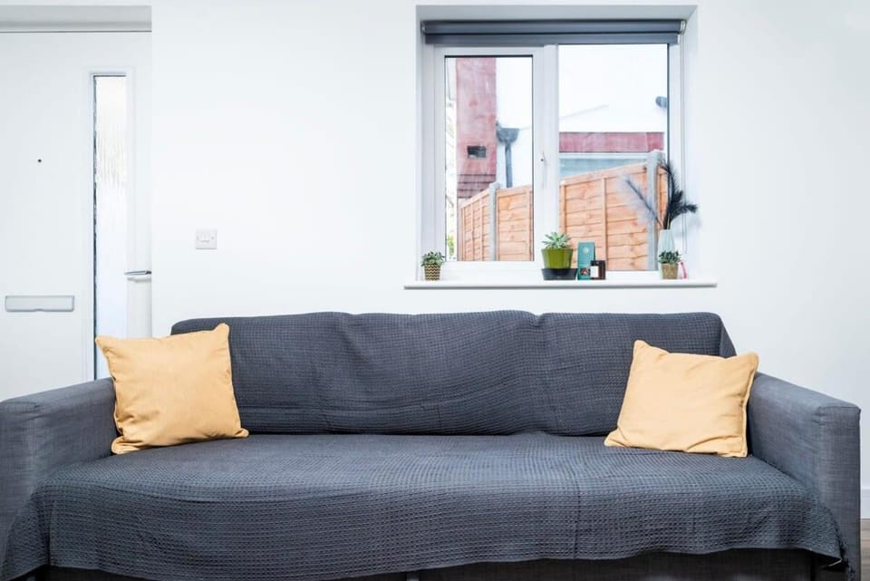 Cozy single level flat with parking Apartment in Enfield