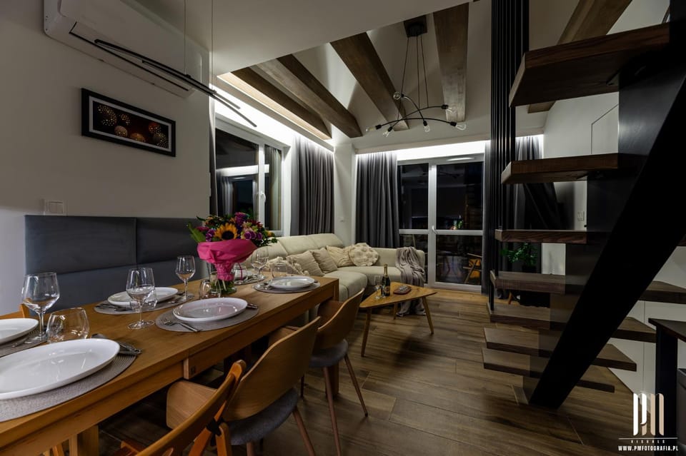 Living room, Seating area, Dining area, air conditioner