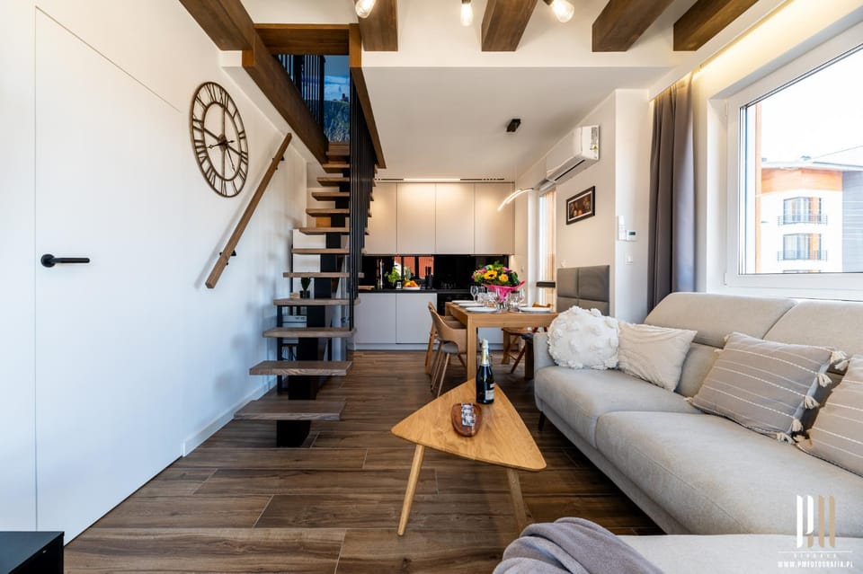 Kitchen or kitchenette, Living room, Seating area, Dining area