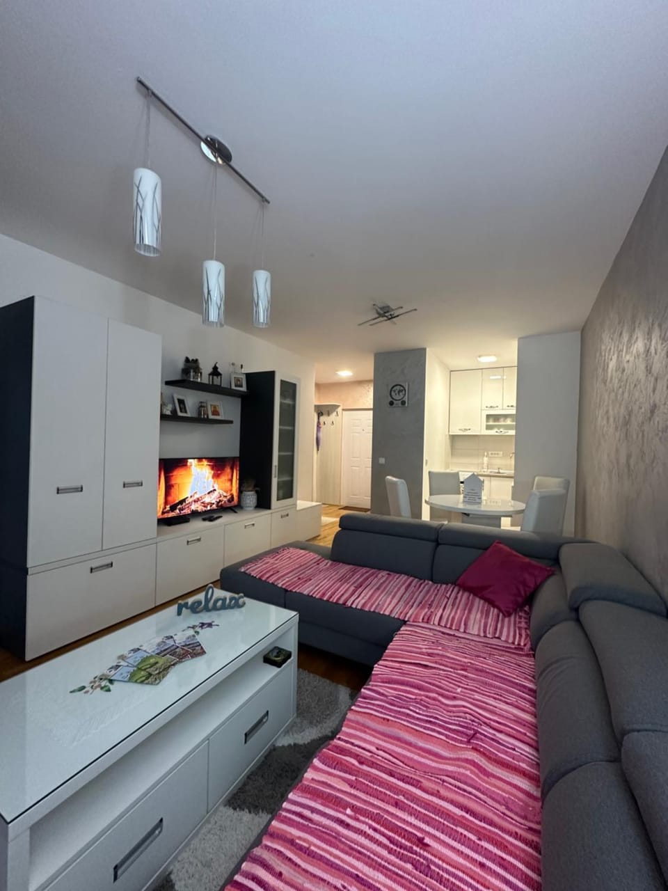 TV and multimedia, Living room, Photo of the whole room, Seating area