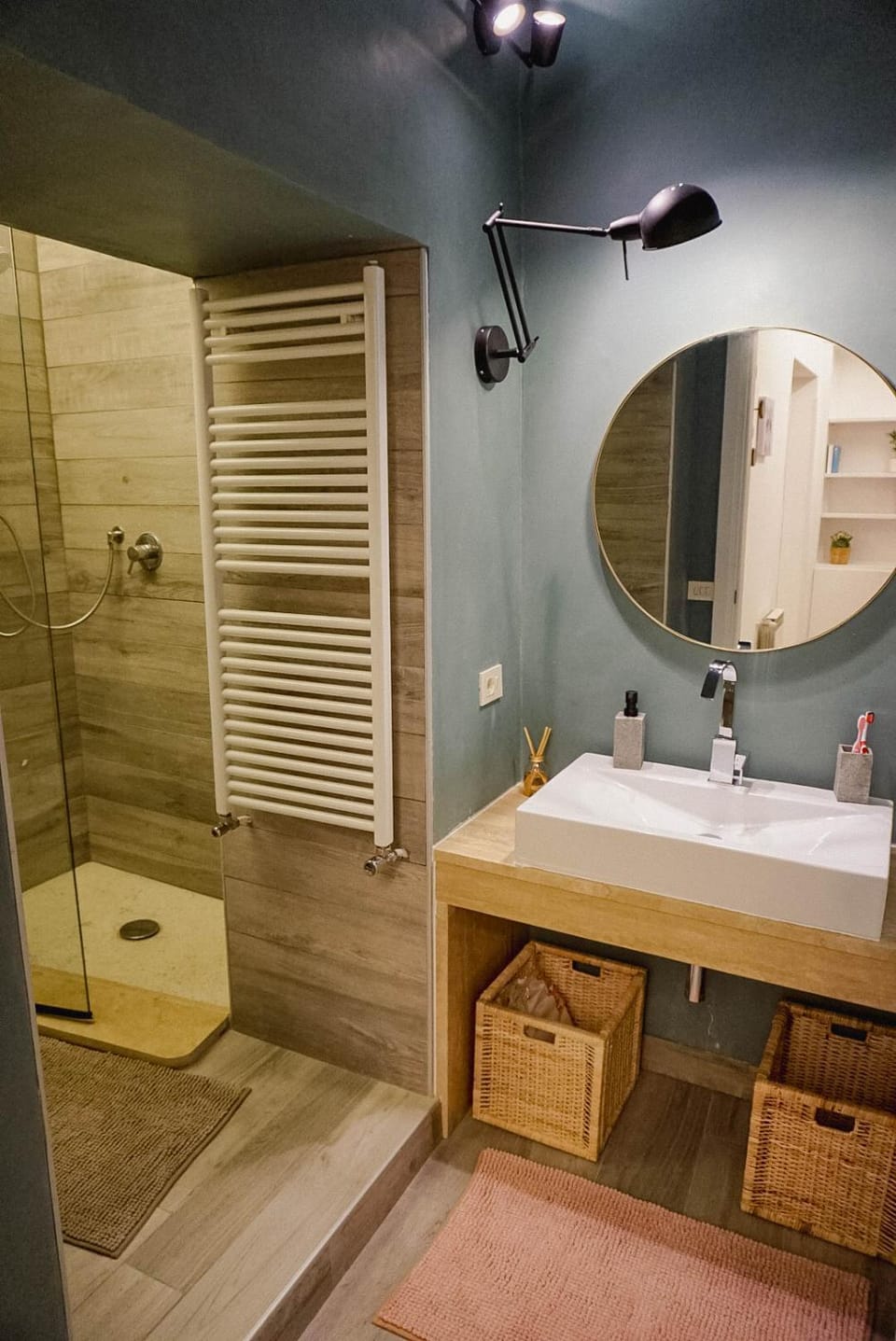 Shower, Bathroom, towels