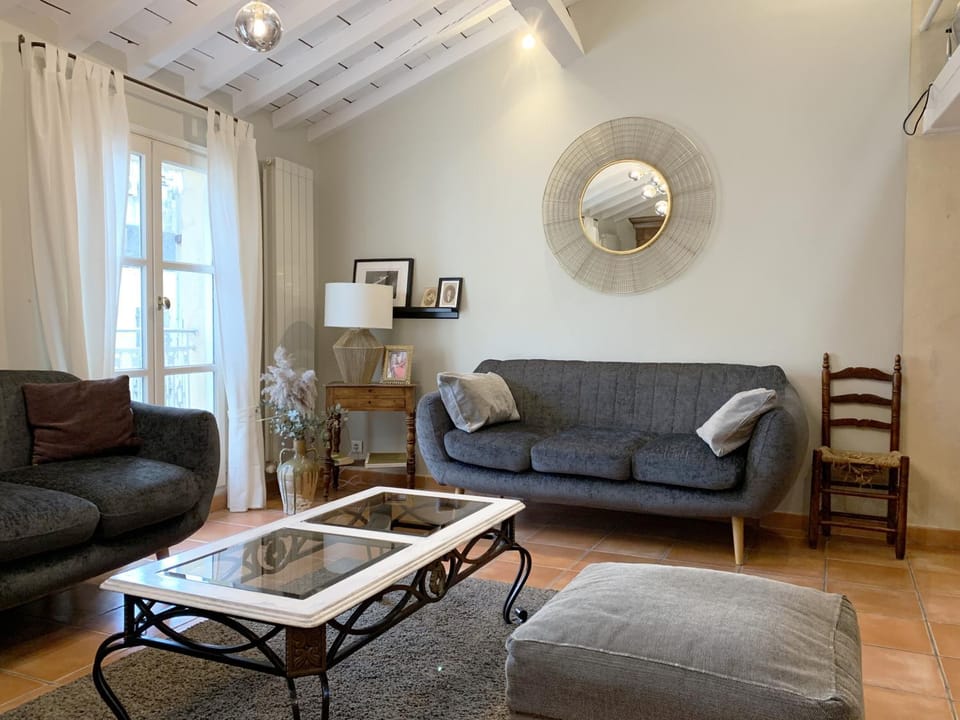 Living room, Seating area