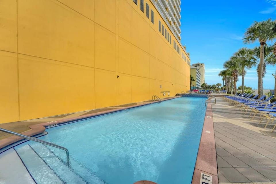 Day, Pool view, Swimming pool, sunbed