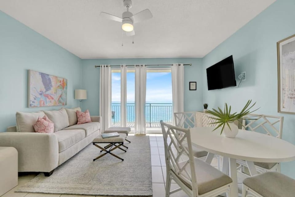 TV and multimedia, Living room, Seating area, Dining area, Sea view