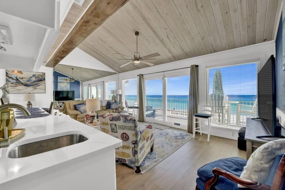 TV and multimedia, View (from property/room), Living room, Beach, Sea view