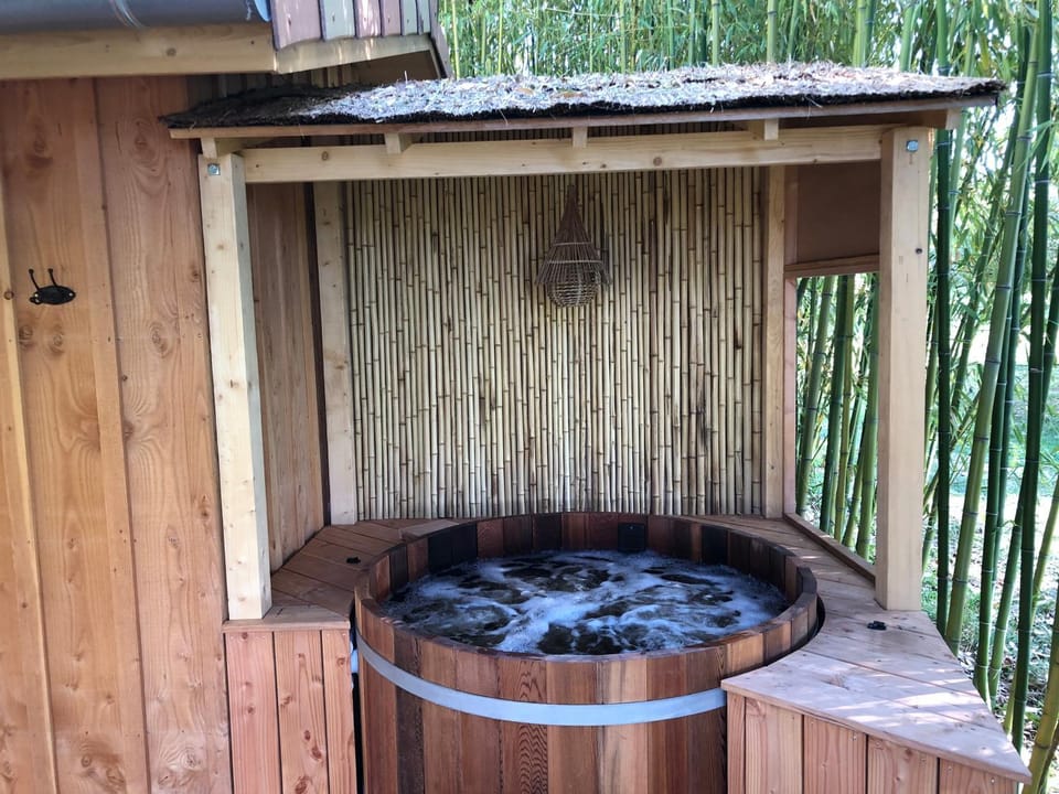 Hot Tub, Hot Tub