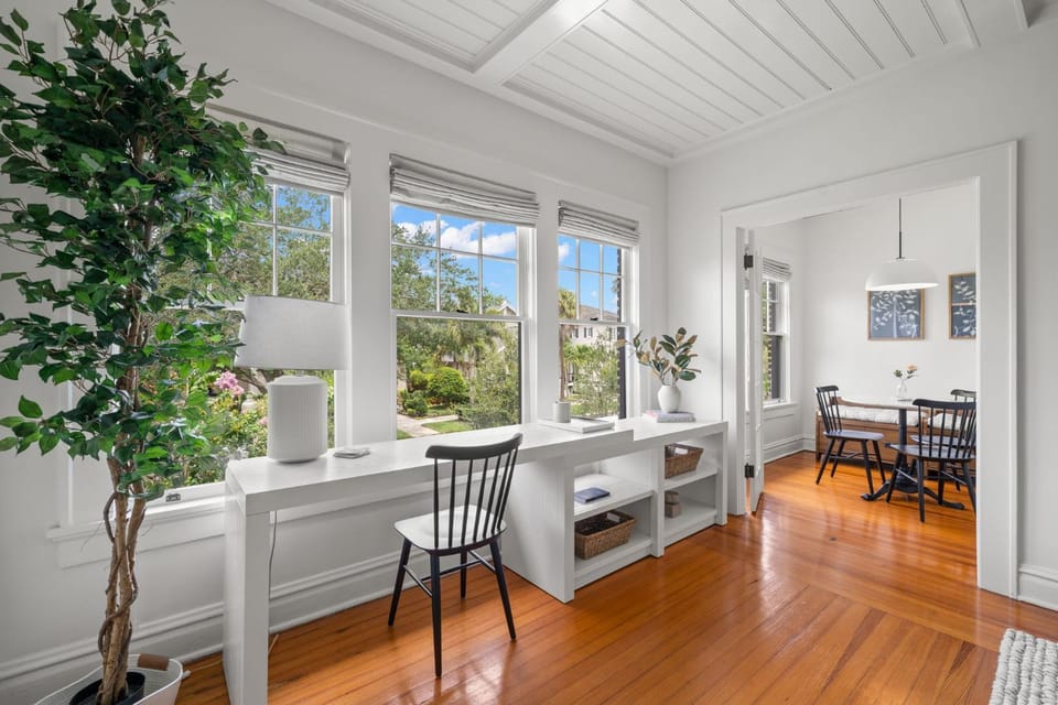 The Adaline Room #8 - Beautiful Hyde Park Apt, 2nd Floor, Steps to Bayshore Apartment in Tampa