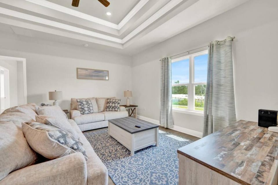 Spacious 5-Bed Beach Home with Pool, Golf Cart, Pet-Friendly, Resort Amenities House in Florida