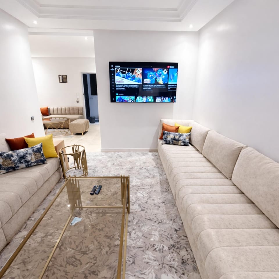 Communal lounge/ TV room, TV and multimedia, Living room, Seating area