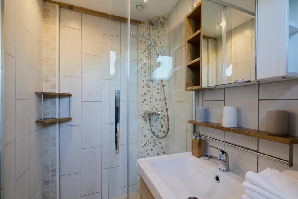 Toilet, Bathroom, towels, towels, laundry, laundry, laundry