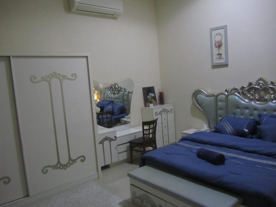 Bed, Photo of the whole room, Bedroom, towels, wardrobe, air conditioner