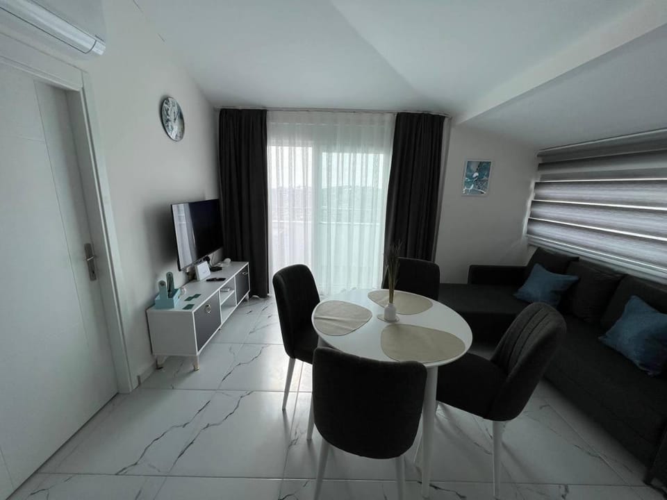 TV and multimedia, Seating area, Dining area