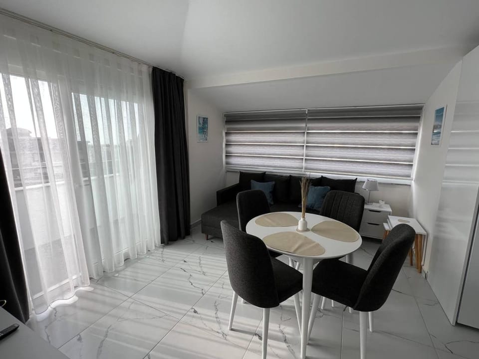 Living room, Photo of the whole room, Seating area, Dining area