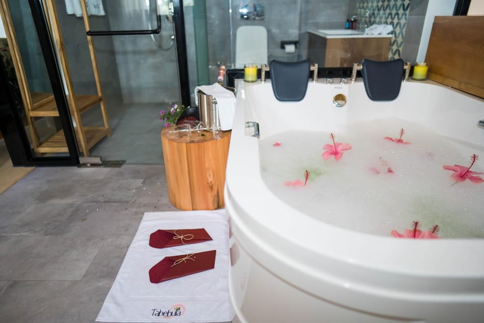 Hot Tub, Bathroom