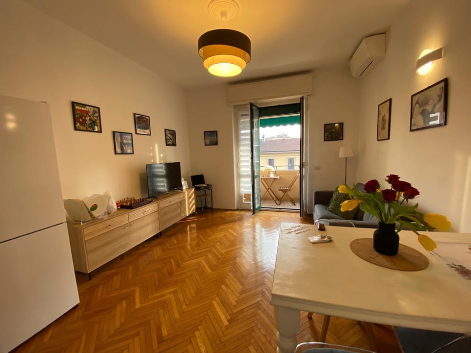 Living room, Dining area, air conditioner