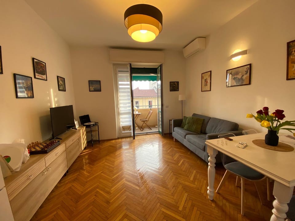 TV and multimedia, Living room, Dining area