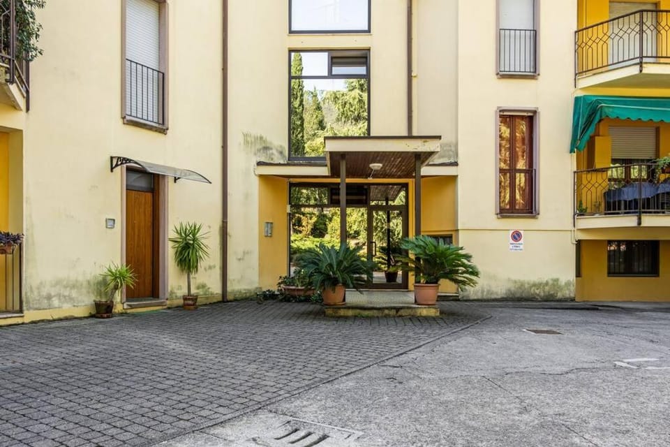 HOST4U - RELAIS VITTORIALE Cozy Apartment with Balcony in Gardone Riviera, Parking Included Apartment in Lake Garda