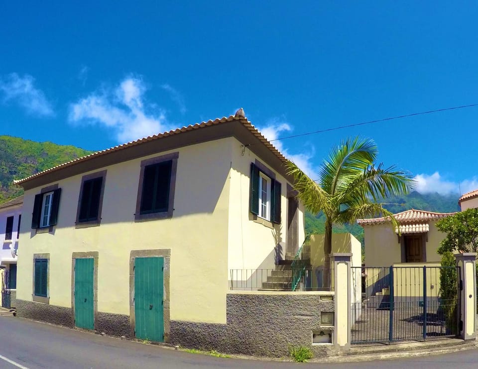 Property building, Facade/entrance, Bird's eye view, Garden, Other, Floor plan, Landmark view, Mountain view, Sea view, Street view