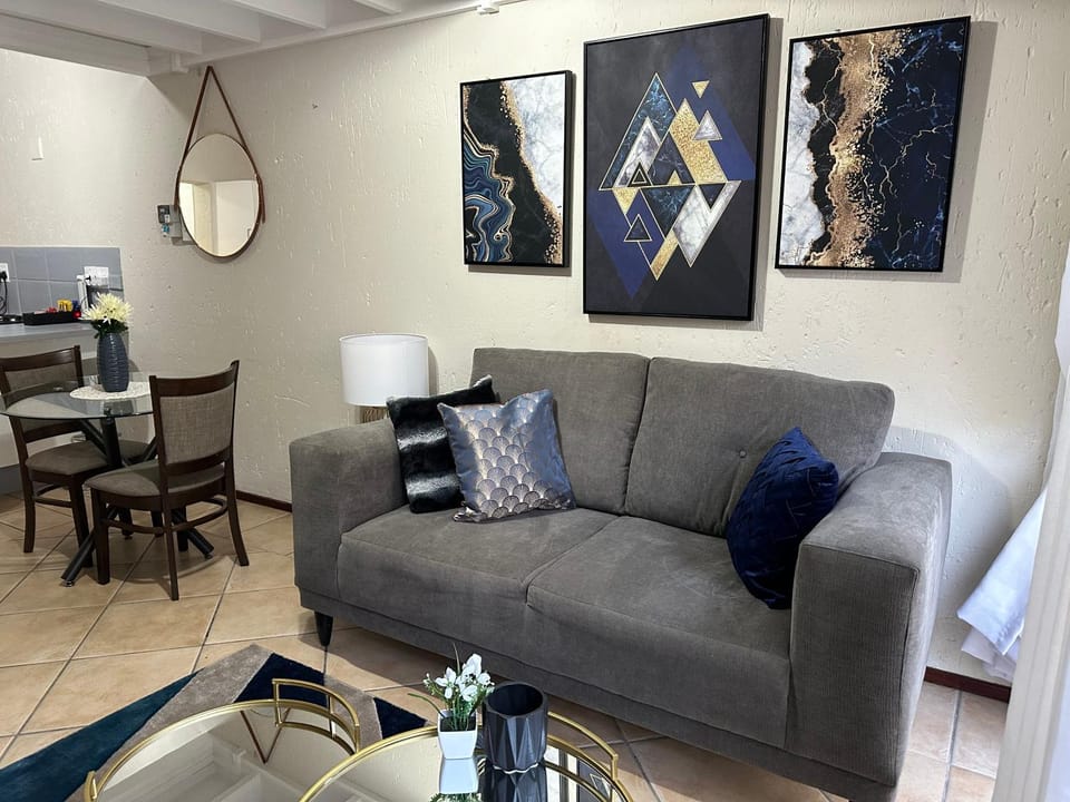 Luxurious Condo in Fourways - A Hotel Experience with a Personal Touch Apartment in Sandton