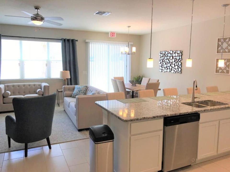 Spacious 4BR Kissimmee Townhome with modern amenities, perfect for families! House in Osceola County