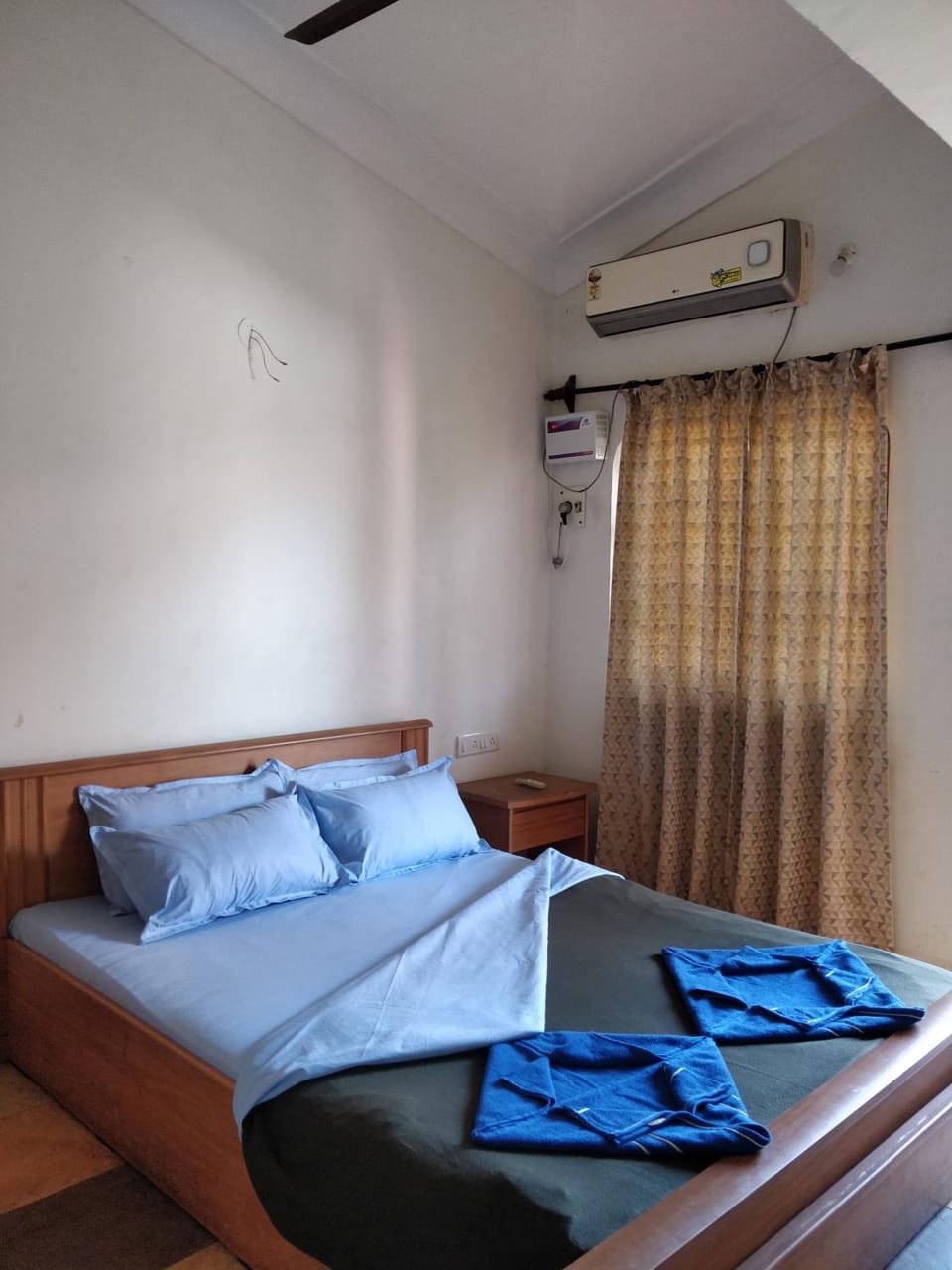 Bed, Photo of the whole room