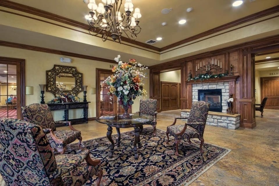 Branson Condo at Pointe Royale with Indoor Pool and Hot Tub walking distance to Clubhouse Apartment in Branson