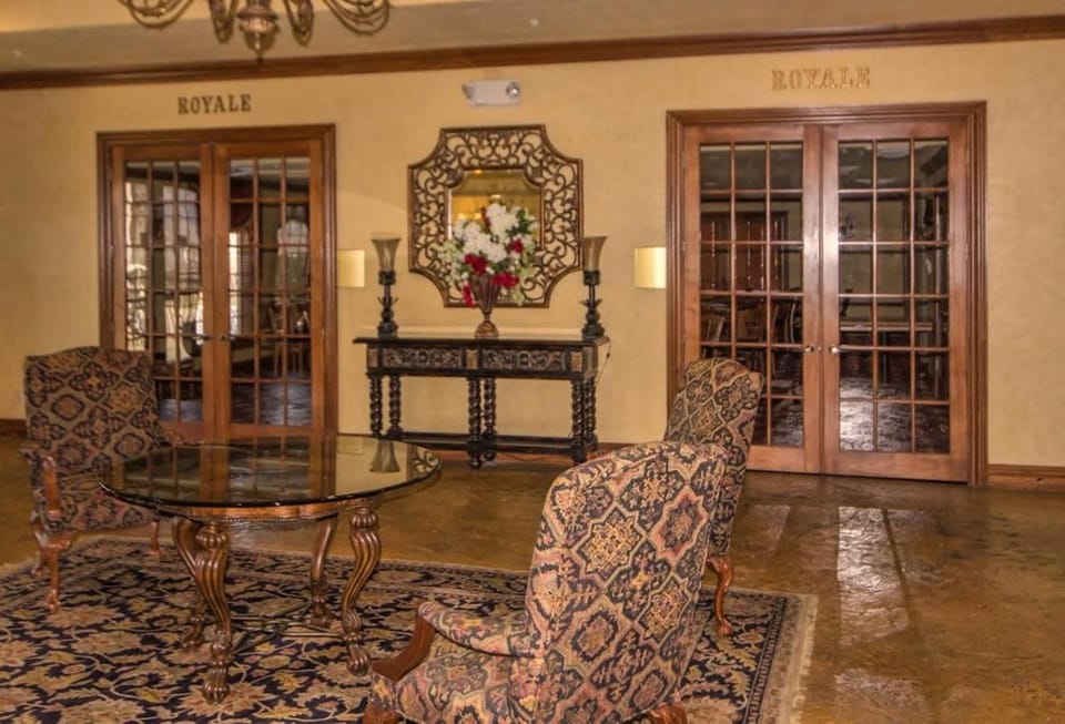 Branson Condo at Pointe Royale with Indoor Pool and Hot Tub walking distance to Clubhouse Apartment in Branson