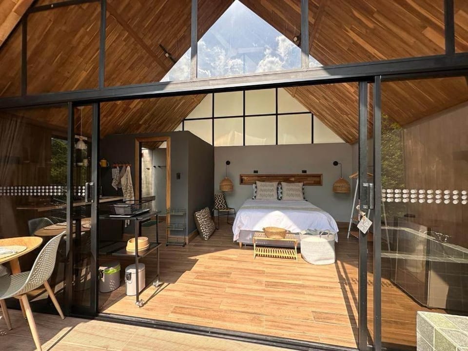 Bed, Photo of the whole room, Bedroom