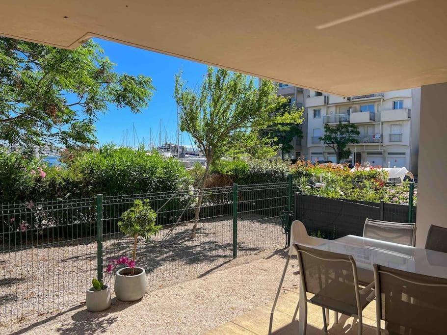 Face au bateaux, Neuf, 2 chambres , jardin Apartment in Canet-en-Roussillon