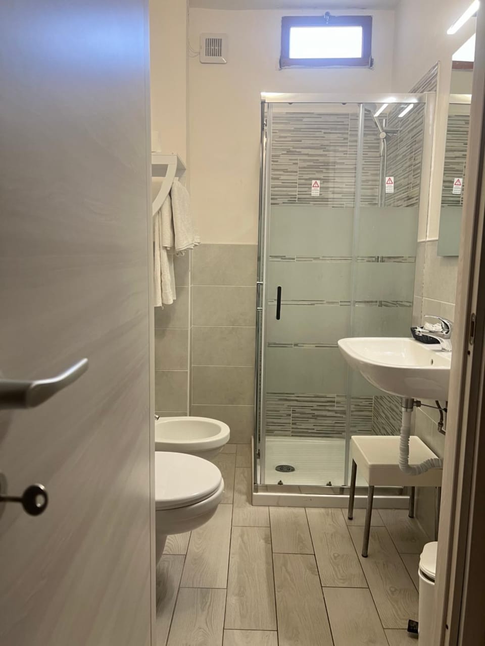 Shower, Toilet