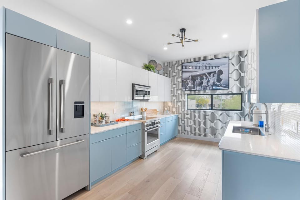 Kitchen or kitchenette