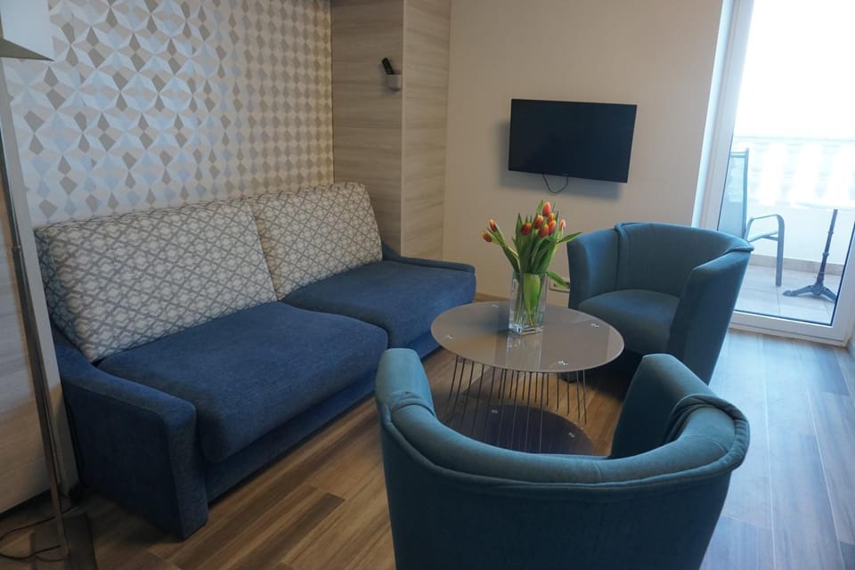 TV and multimedia, Seating area