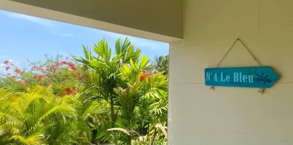 Text overlay, Garden view