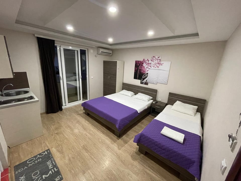 Kitchen or kitchenette, Bedroom