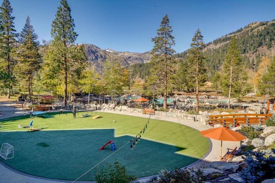 Breathtaking Olympic Valley Gem: Walk to Chairlift House in Palisades Tahoe (Olympic Valley)