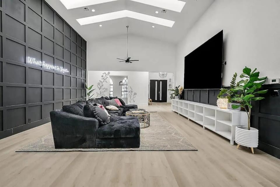 8000sf 7BR Villa Casita Pool Spa Gym & Games Villa in Henderson